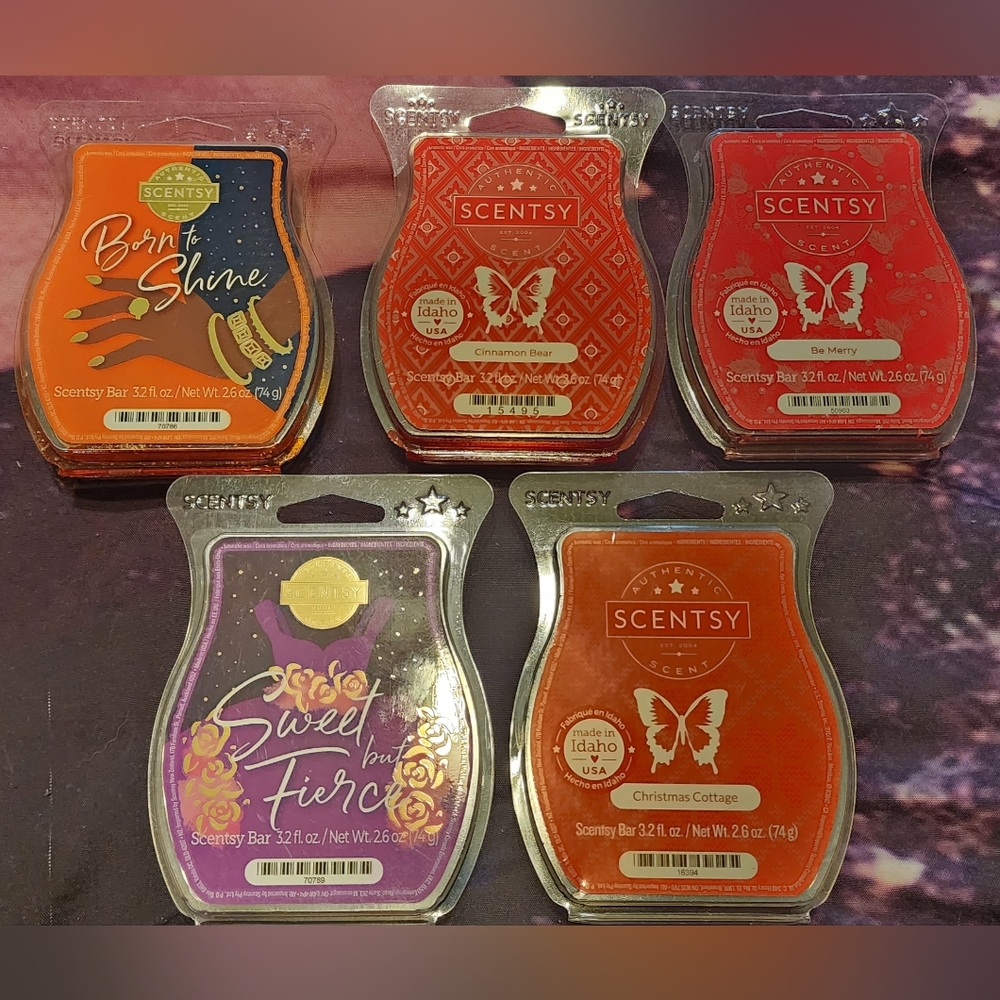 Brand New - FIVE Scentsy Waxes